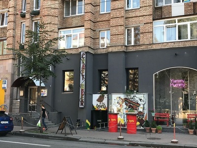 Продам фасадное помещение ул.Большая Житомирская 